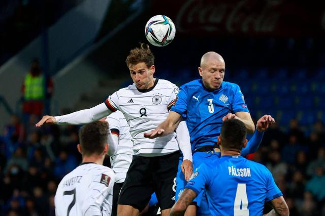 CBA官方：杨鸣进场质疑裁判被禁赛3场罚款3万